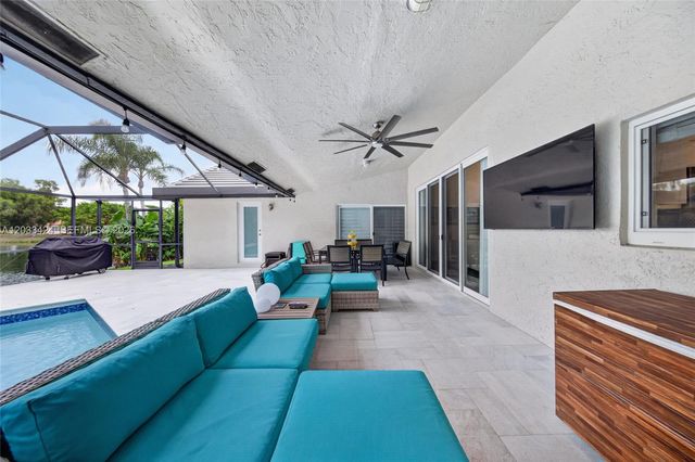 10761 NW 5th St, Plantation, FL 33324