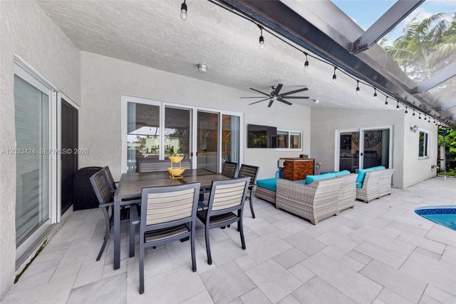 10761 NW 5th St, Plantation, FL 33324