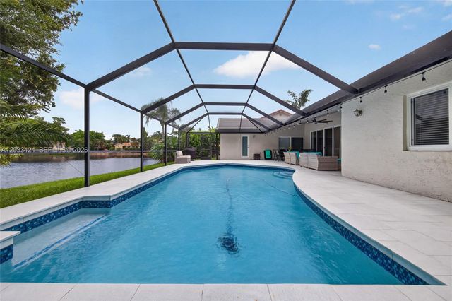10761 NW 5th St, Plantation, FL 33324