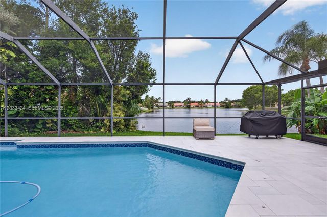 10761 NW 5th St, Plantation, FL 33324
