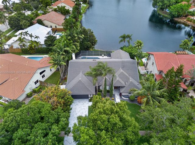 10761 NW 5th St, Plantation, FL 33324