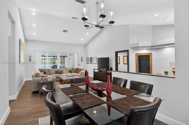 10761 NW 5th St, Plantation, FL 33324