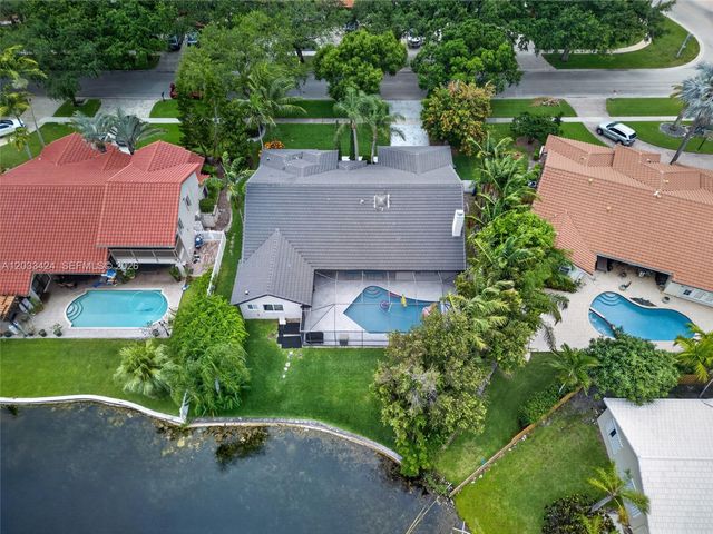 10761 NW 5th St, Plantation, FL 33324