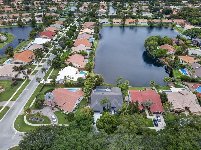 10761 NW 5th St, Plantation, FL 33324