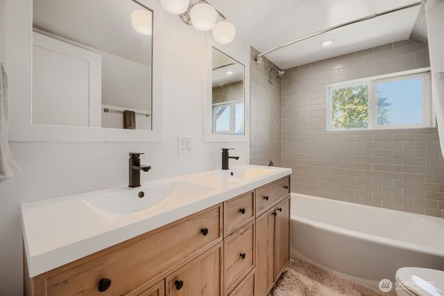 9744 49th Avenue S, Seattle, WA 98118