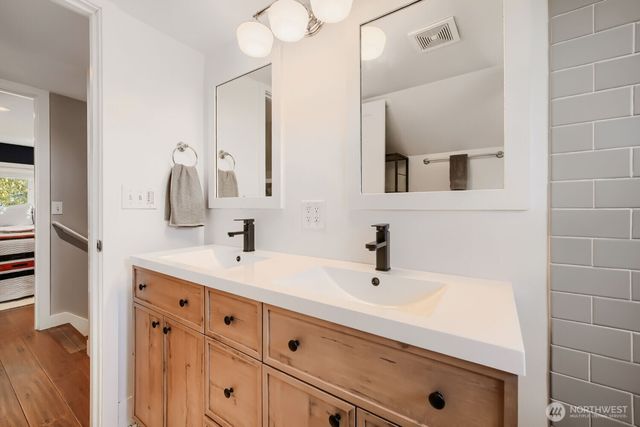 9744 49th Avenue S, Seattle, WA 98118