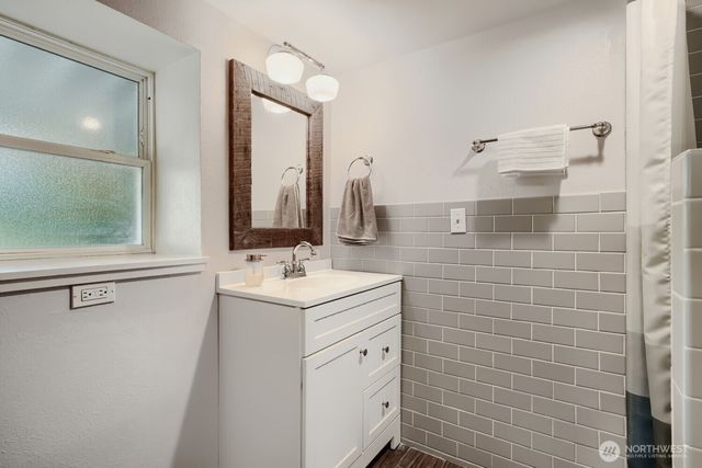 9744 49th Avenue S, Seattle, WA 98118
