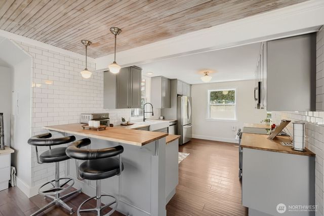 9744 49th Avenue S, Seattle, WA 98118