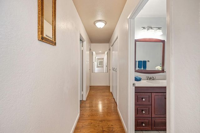 5169 Rabeneck Way, Fair Oaks, CA 95628