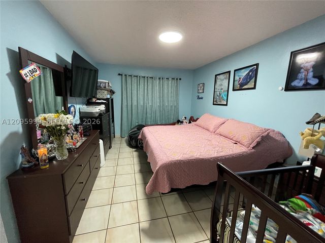 1055 W 77th St 311, Hialeah, FL 33014