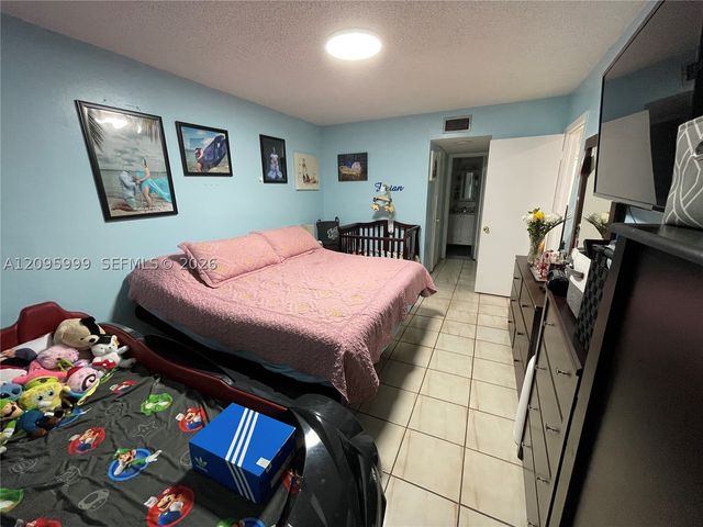 1055 W 77th St 311, Hialeah, FL 33014