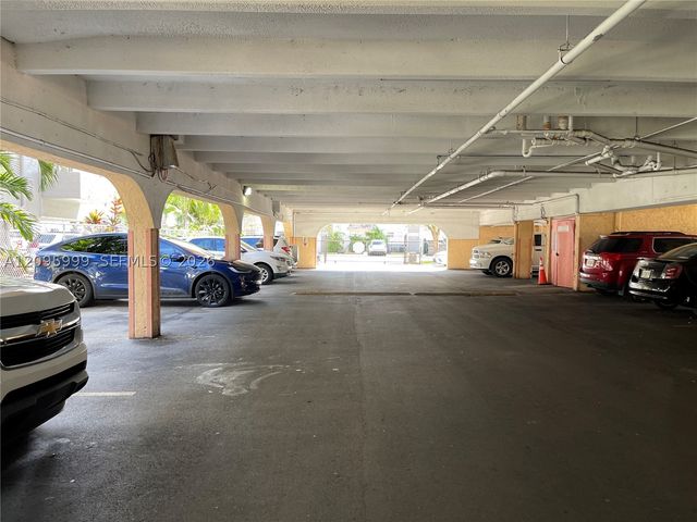 1055 W 77th St 311, Hialeah, FL 33014