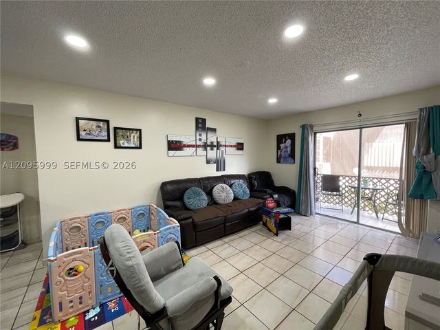 1055 W 77th St 311, Hialeah, FL 33014