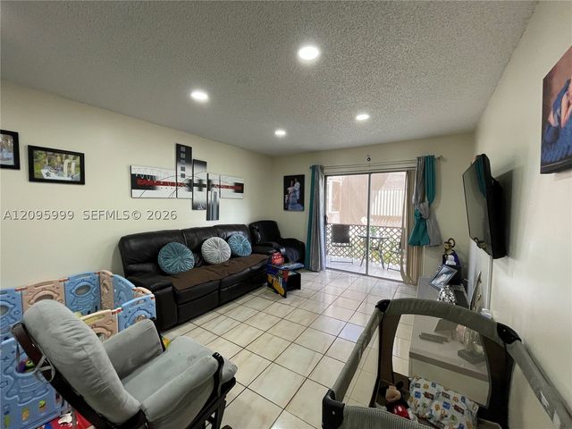 1055 W 77th St 311, Hialeah, FL 33014