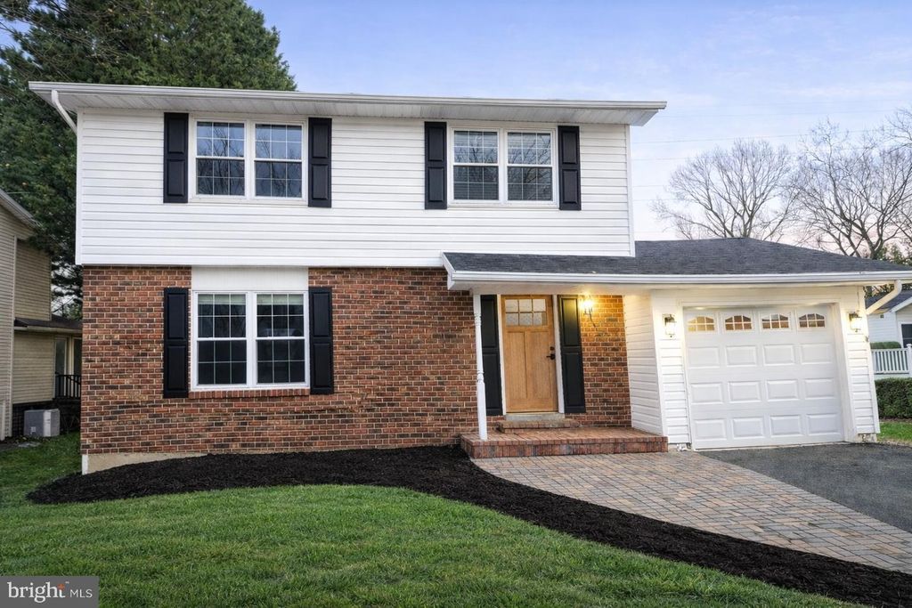 Image 1 of property listing at 1527 WAMPANOAG DR, Severn, MD 21144