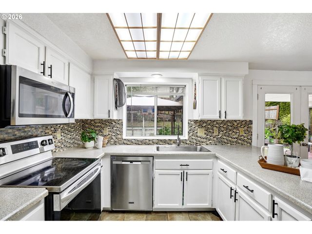 527 WILLAMINA Ave, Forest Grove, OR 97116