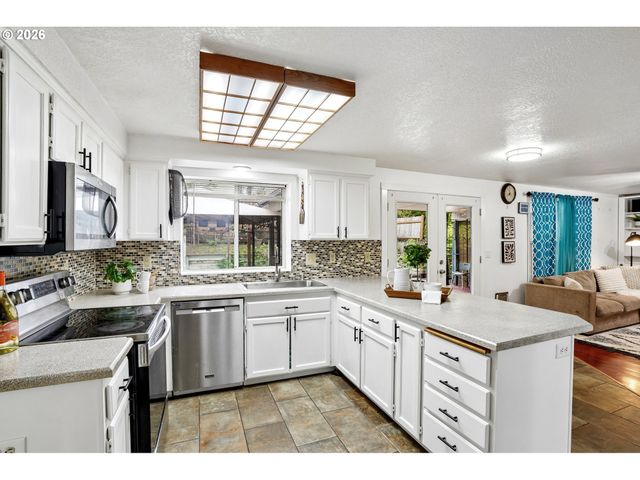 527 WILLAMINA Ave, Forest Grove, OR 97116