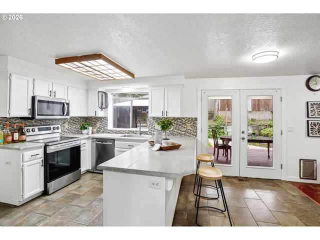527 WILLAMINA Ave, Forest Grove, OR 97116
