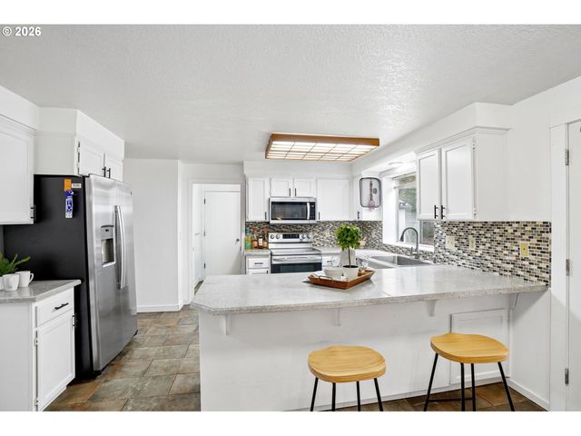 527 WILLAMINA Ave, Forest Grove, OR 97116