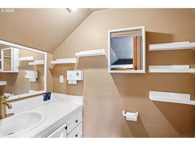 527 WILLAMINA Ave, Forest Grove, OR 97116