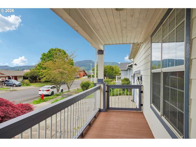 527 WILLAMINA Ave, Forest Grove, OR 97116