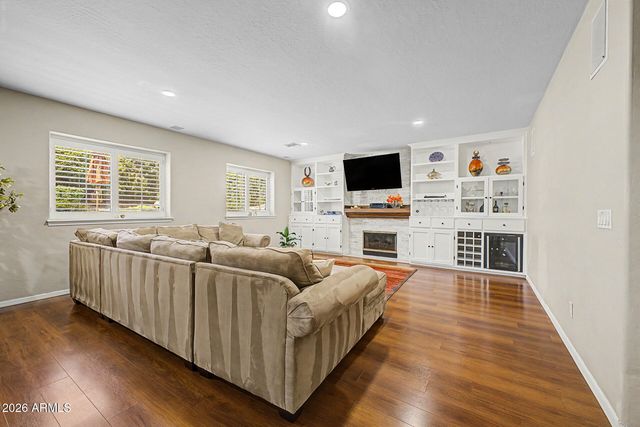 7002 W LONE CACTUS Drive, Glendale, AZ 85308