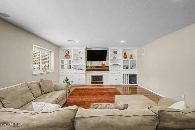 7002 W LONE CACTUS Drive, Glendale, AZ 85308