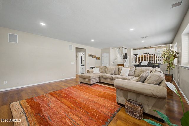 7002 W LONE CACTUS Drive, Glendale, AZ 85308