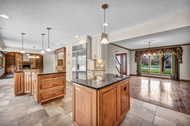 3640 Parson Pond Circle, Westlake, OH 44145