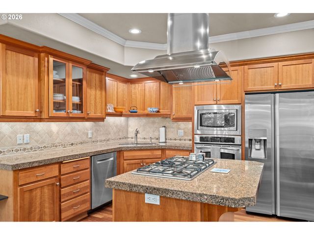 2003 Nw VILLAGE Cir, Portland, OR 97229