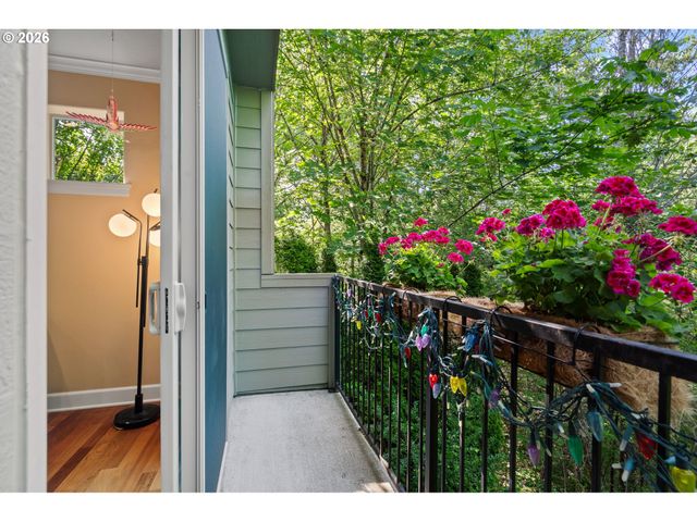 2003 Nw VILLAGE Cir, Portland, OR 97229