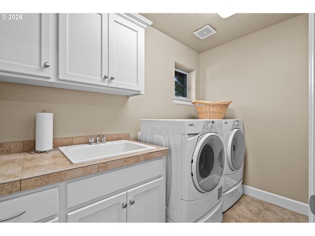2003 Nw VILLAGE Cir, Portland, OR 97229