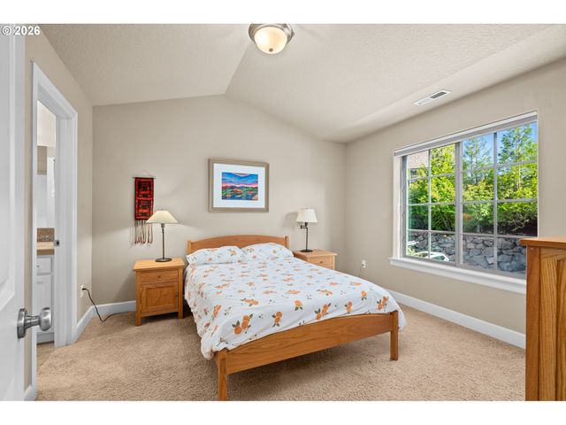 2003 Nw VILLAGE Cir, Portland, OR 97229