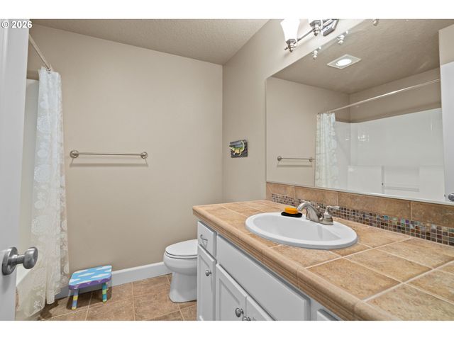 2003 Nw VILLAGE Cir, Portland, OR 97229