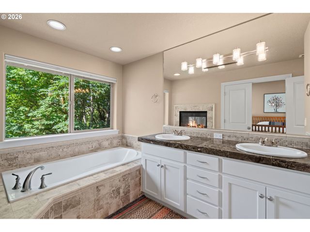 2003 Nw VILLAGE Cir, Portland, OR 97229