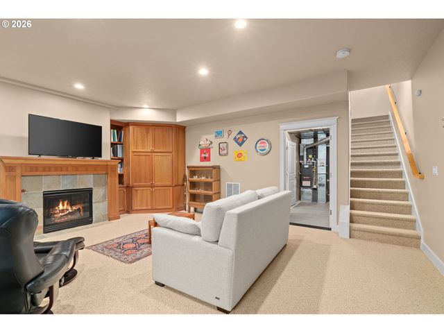 2003 Nw VILLAGE Cir, Portland, OR 97229