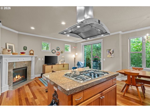 2003 Nw VILLAGE Cir, Portland, OR 97229