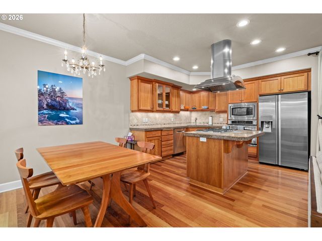 2003 Nw VILLAGE Cir, Portland, OR 97229