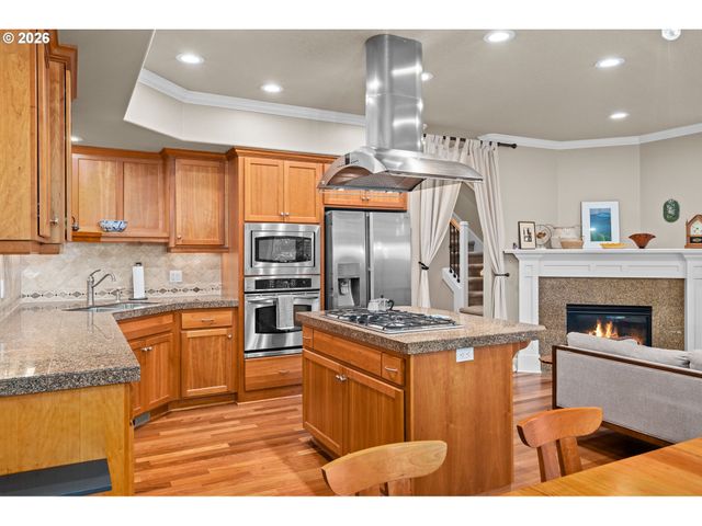 2003 Nw VILLAGE Cir, Portland, OR 97229