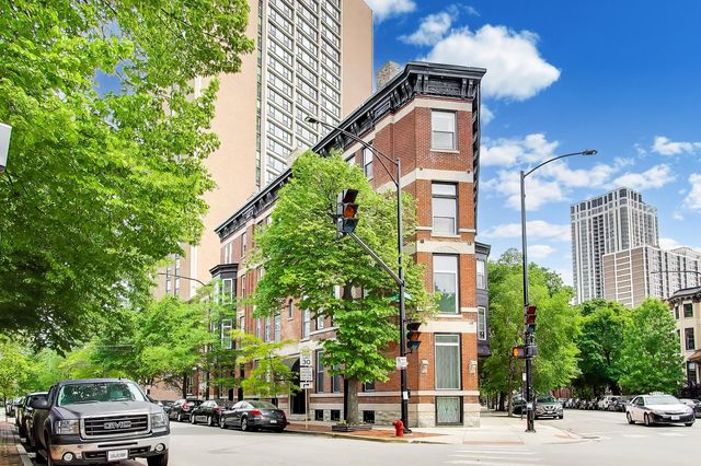 223 W Wisconsin Street 2D, Chicago, IL 60614