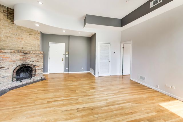 223 W Wisconsin Street 2D, Chicago, IL 60614
