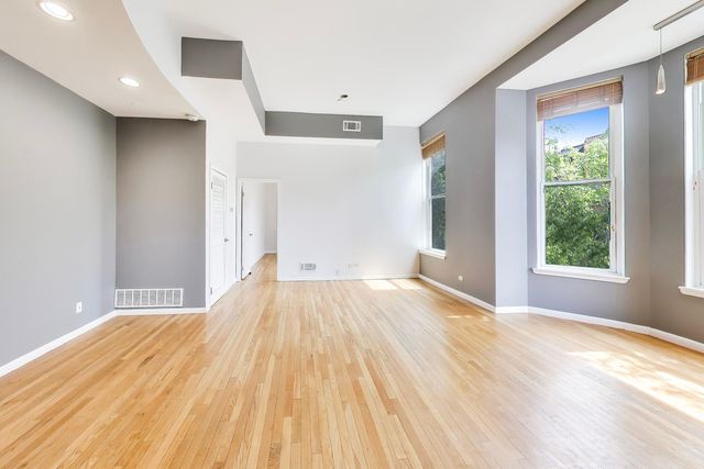223 W Wisconsin Street 2D, Chicago, IL 60614