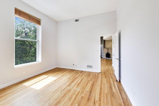 223 W Wisconsin Street 2D, Chicago, IL 60614
