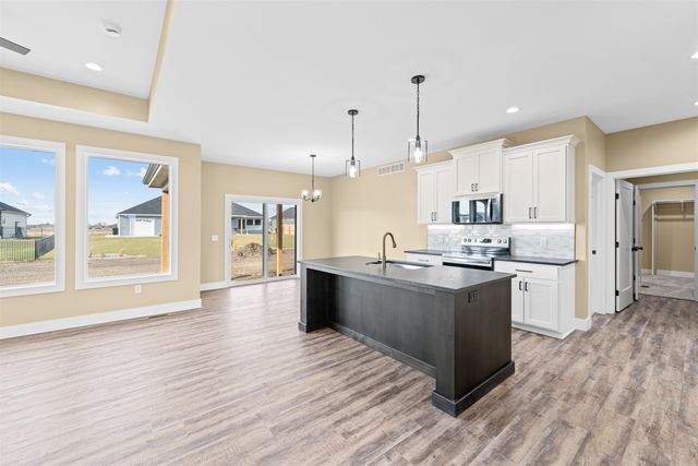 2854 Malibu Dr, Salina, KS 67401