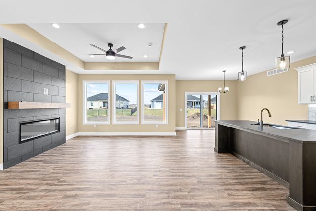 2854 Malibu Dr, Salina, KS 67401