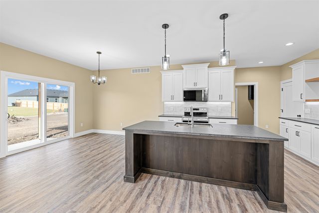 2854 Malibu Dr, Salina, KS 67401