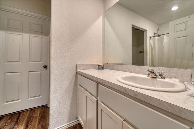184 Kelly Street, Angleton, TX 77515