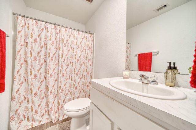 184 Kelly Street, Angleton, TX 77515