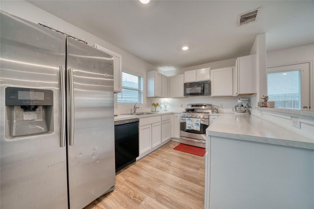 184 Kelly Street, Angleton, TX 77515