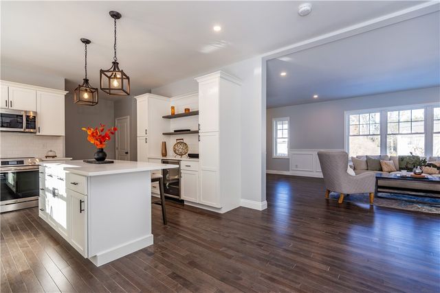 52 BRUCE Lane, Warwick, RI 02886